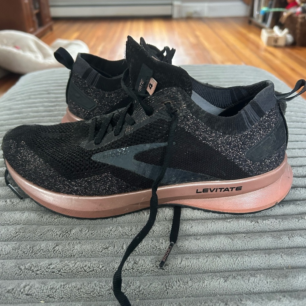 Brooks Women's Black and Pink Athletic Shoes